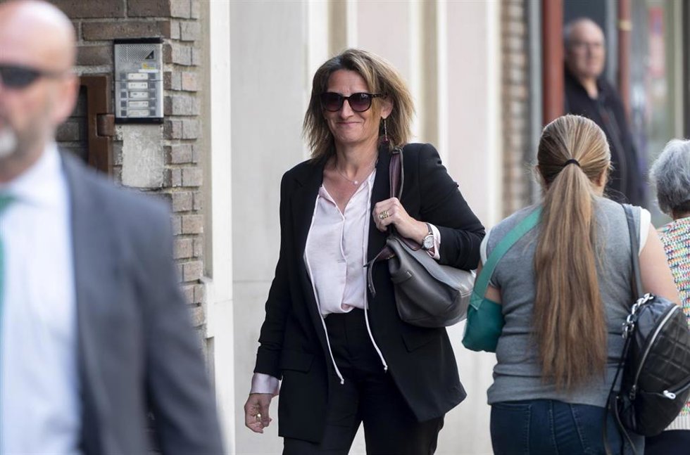 La vicepresidenta tercera y ministra para la Transición Ecológica y el Reto Demográfico, Teresa Ribera, a su llegada a la reunión de la Ejecutiva Federal del PSOE, en la sede de Ferraz,  a 10 de abril de 2023, en Madrid (España). Tras el parón de Semana