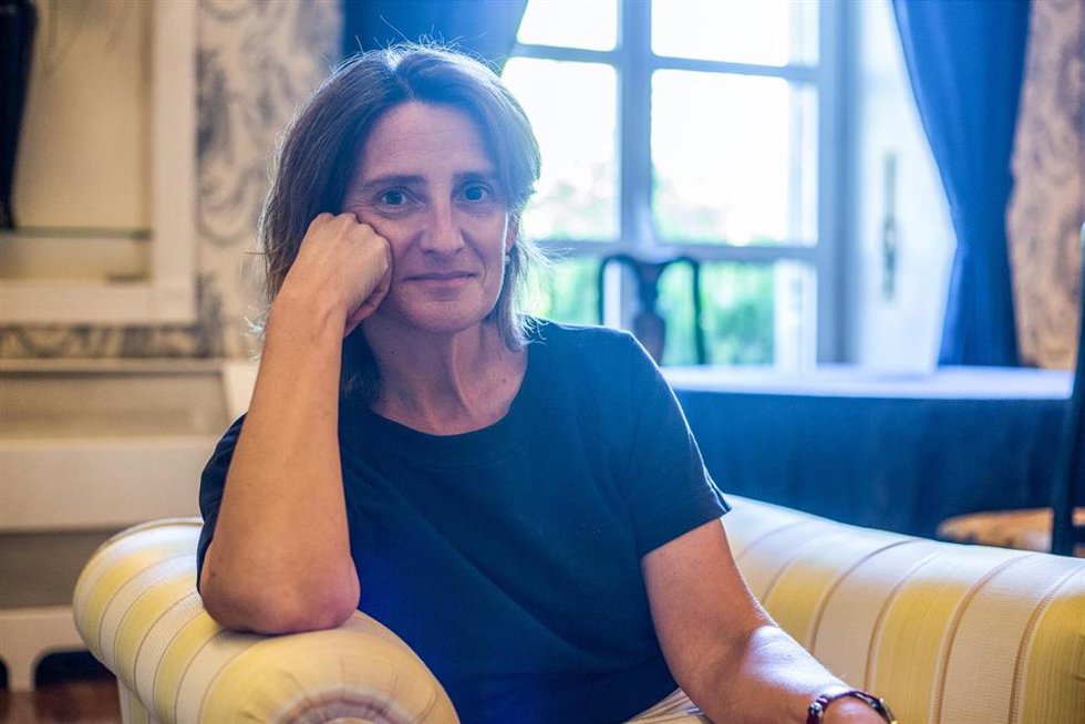 Archivo - La vicepresidenta cuarta del Gobierno y ministra para la Transición Ecológica, Teresa Ribera, posa tras una entrevista con Europa Press en la sede del Ministerio, en Madrid (España) a 4 de agosto de 2020.