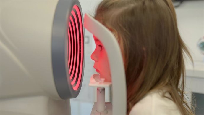 Quirónsalud Zaragoza utiliza la tecnología MYAH, pionera en Aragón, para abordar la miopía infantil.
