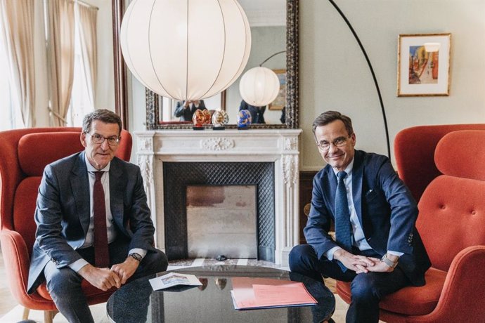 El líder del PP, Alberto Núñez Feijóo, se reúne en Estocolmo con el primer ministro sueco, Ulf Kristersson.  Analizan la situación de la guerra en Ucrania, la necesidad de apoyar la postura europea y de la Alianza Atlántica, y la economía de la UE.