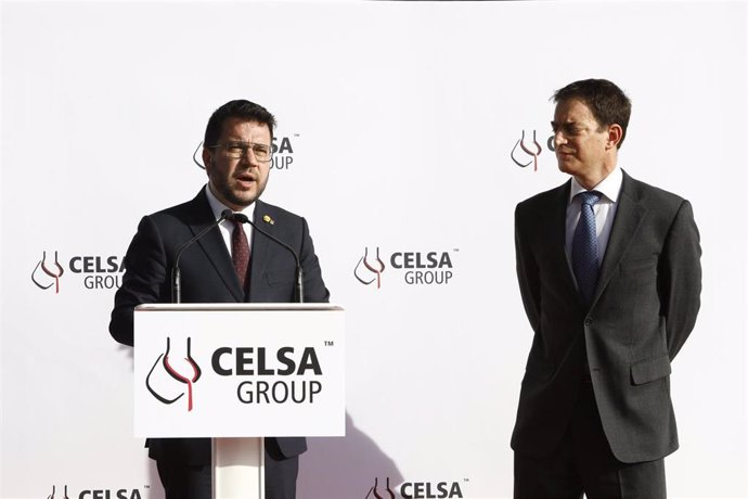 El presidente de la Generalitat, Pere Aragonès, con el presidente de Celsa Group, Francesc Rubiralta.