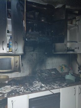 La cocina afectada por el incendio en el que una persona tuvo que ser atendida por inhalación de humo en Ponferrada.