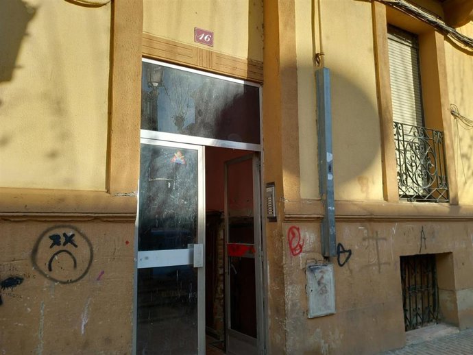 Portal de Avenida de Navarra, 16 de Logroño donde presuntamente sucedió la agresión sexual a dos menores el domingo