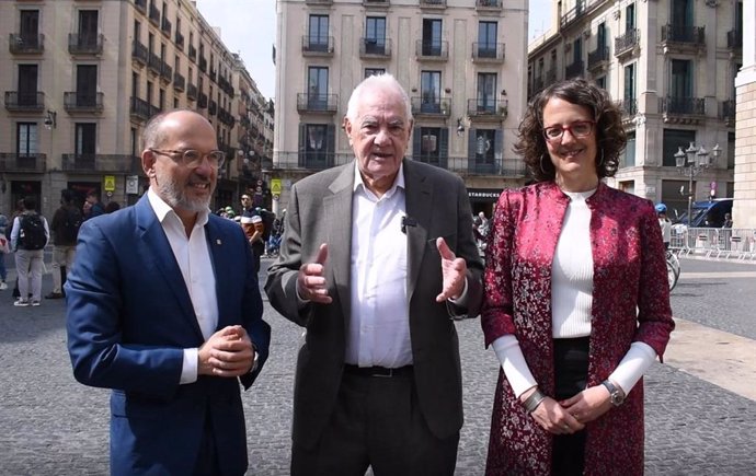 El alcaldable de ERC en Barcelona, Ernest Maragall, junto con los consellers Carles Campuzano y Tnia Verge.