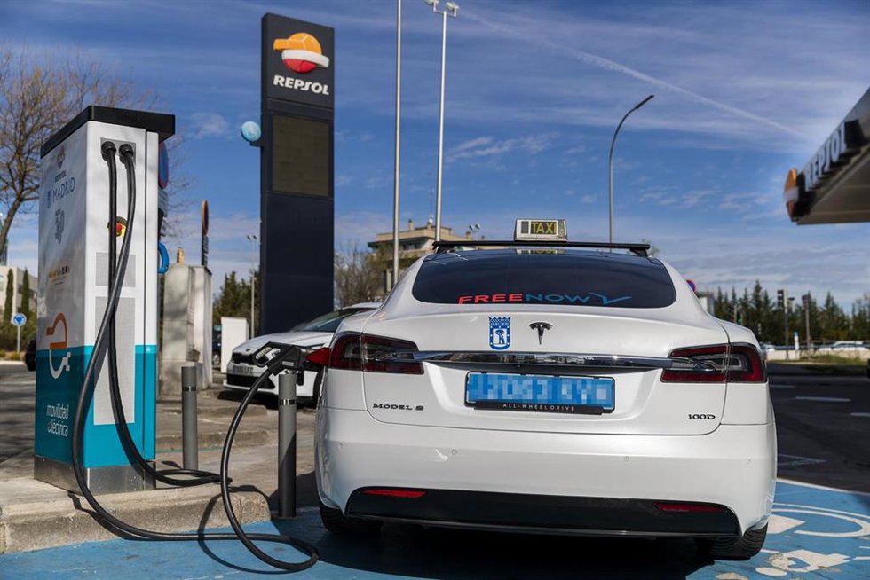 Repsol y FreeNow se alían para impulsar la movilidad eléctrica en el sector del taxi