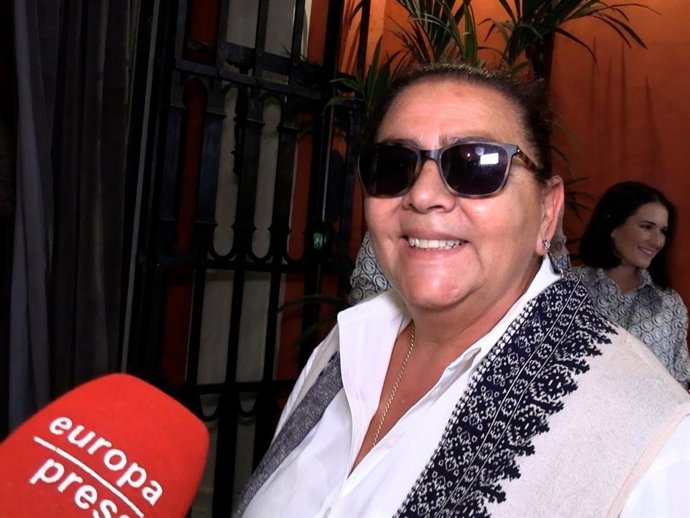 María del Monte e Inmaculada Casal apoyan el desfile de Montenegro en Sevilla