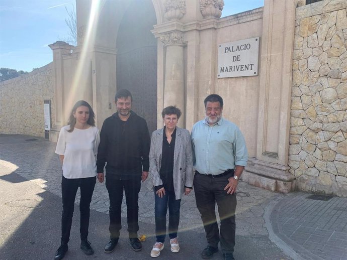 El responsable de Horizonte Republicano, Rafa Mayoral, junto a otros cargos de Podemos como la candidata a la presidencia del Govern, Antonia Jover,