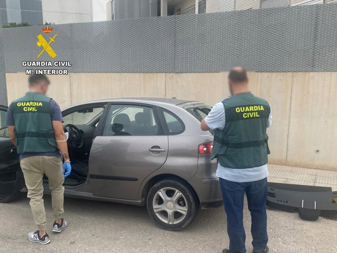 Tres detenidos por robar vehículos con armas de fuego y usarlos para alunizajes en Alicante y Murcia