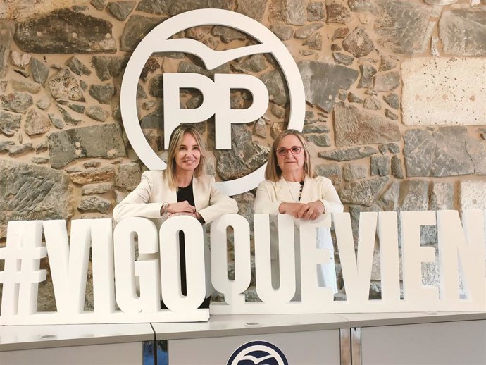 A candidata á Alcaldía de Vigo polo PP, Marta Fernández-Tapias, e o seu número 2 na lista, Irene Garrido.