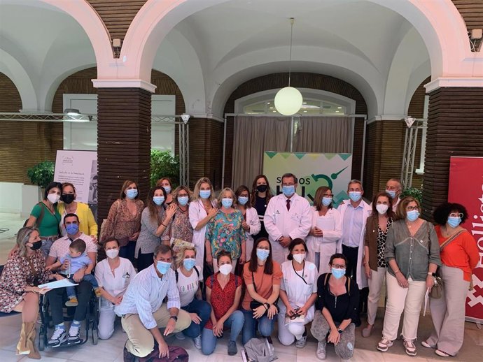 Algunos protagonistas de la muestra en el Hospital Virgen del Rocío sobre el lado más humano de enfermos con lesiones medulares.
