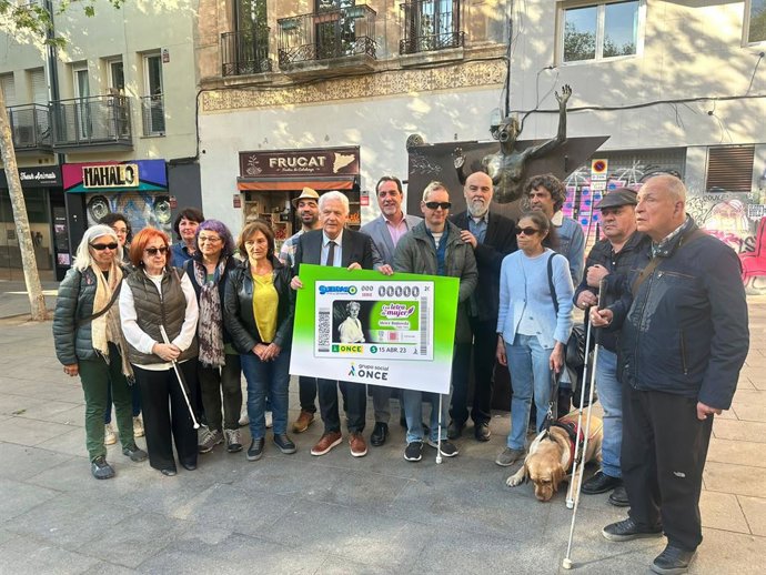 Visita organitzada per Once Catalunya a la plaa del Diamant 