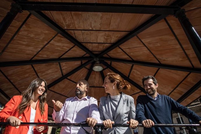 La candidata de Más Madrid a la Presidencia, Mónica García, visita Las Rozas