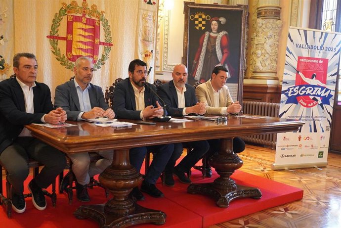 Presentación de los campeonatos de esgrima en el Ayuntamiento de Valladolid.