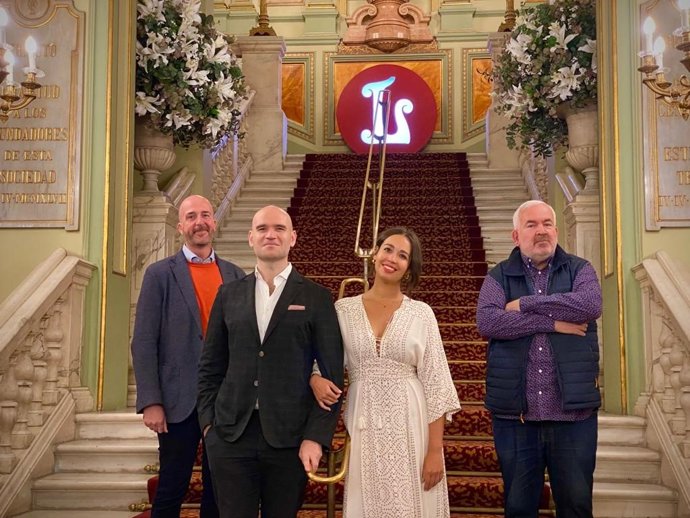 El director artístico del Liceu, Víctor Garcia de Gomar, junto al tenor Michael Fabiano, la soprano Nadine Sierra y el director musical Marc Minkowski en el Liceu