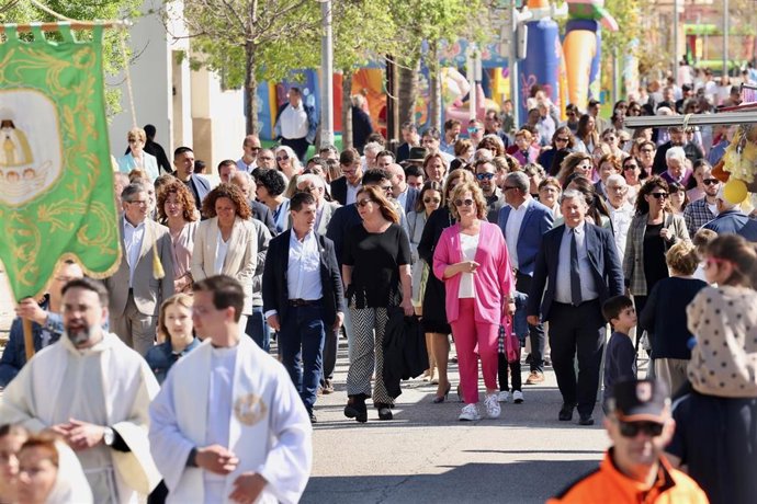 Armengol y otros representantes institucionales participan en la romería del Cocó de Lloseta (Mallorca).