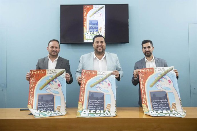 El diputado de Desarrollo de la Ciudadanía, Jaime Armario, presenta la IX Feria del Espárrago de Alcalá del Valle (Cádiz)