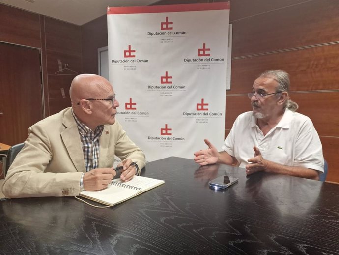 Reunión entre el Diputado del Común, Rafael Yanes y el presidente de 'Sin Identidad', Jorge Rodríguez, para abordar el incumplimiento de la ley canaria sobre niños robados