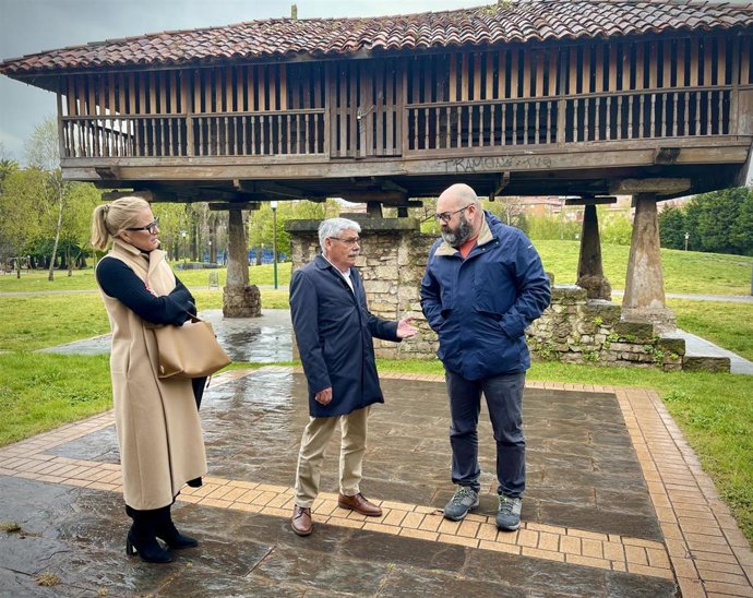 Visita del candidato socialista a la Alcaldía de Gijón, Luis Manuel Flórez 'Floro', al Lauredal