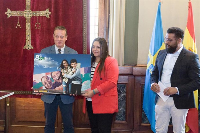 El presidente de la Junta General, Marcelino Marcos,  en el acto de recepción celebrado este miércoles con motivo de la conmemoración del Día Internacional del Pueblo Gitano.