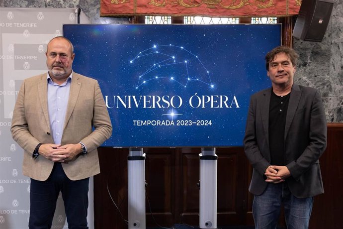 El consejero de Cultura del Cabildo de Tenerife, Enrique Arriaga, y el directo insular, Alejandro Krawietz, en la presentación de la nueva temporada de Ópera de Tenerife