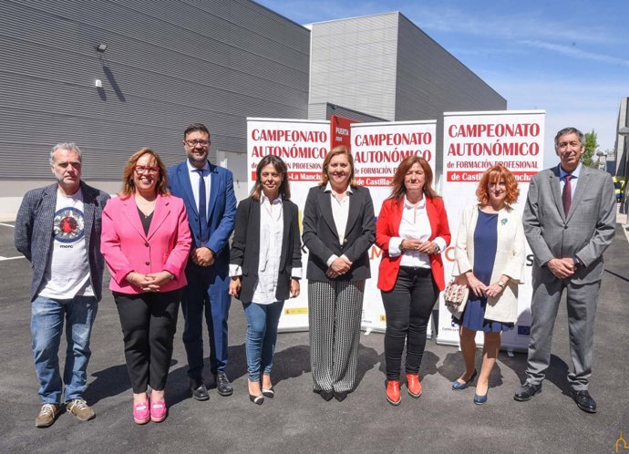 La consejera de Educación, Cultura y Deportes, Rosa Ana Rodríguez ha visitado hoy a los competidores de la sede de Ciudad Real
