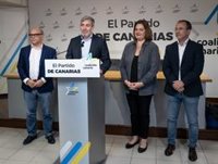 Clavijo presenta una lista que hará que Canarias "salga adelante traslos cuatro años de fracaso de Torres"