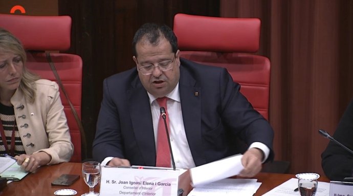 El conseller de Interior, Joan Ignasi Elena, durante su comparecencia ante la Comisión de Interior del Parlament