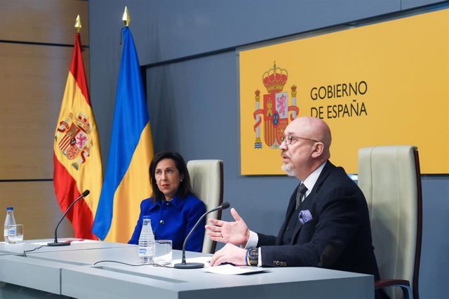 La ministra de Defensa, Margarita Robles y el ministro de Defensa ucraniano, Oleksii Reznikov, durante una rueda de prensa en el Ministerio de Defensa