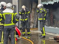 Arde por completo un bazar de productos textiles en Parla