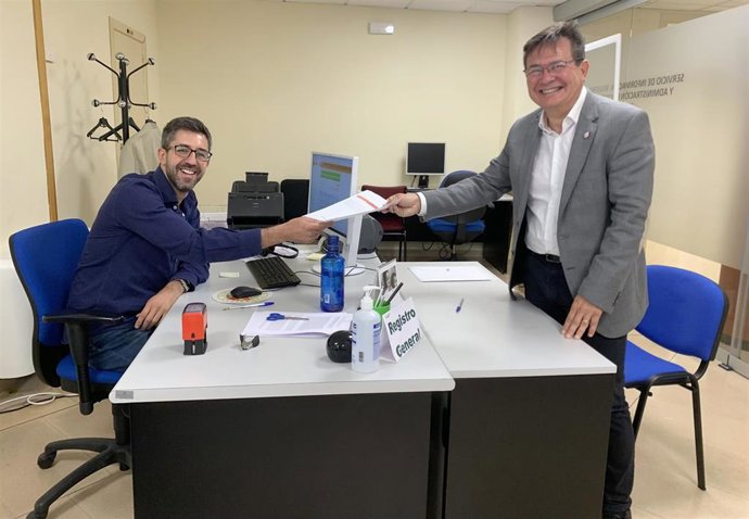 Juan Manuel Rosas registra su candidatura a las elecciones a rector de la UJA