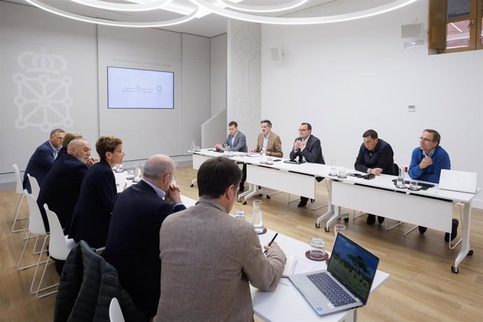 Reuniín entre el Gobierno de Navarra con directivos de Volkswagen Navarra.