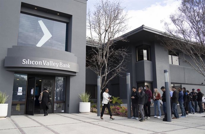 Colas frente al intervenido Silicon Valley Bank (SVB).