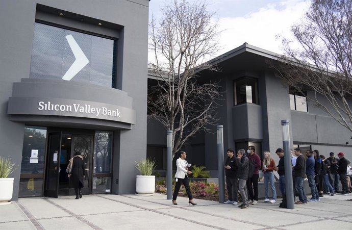 Colas frente al intervenido Silicon Valley Bank (SVB).