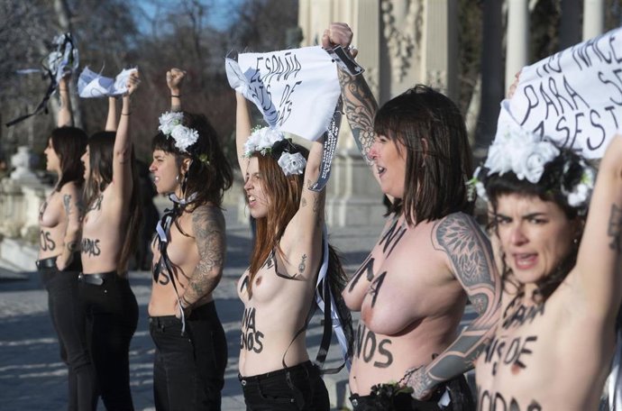 Archivo - Varias activistas de Femen durante una protesta por el incremento de feminicidios cometidos en España 