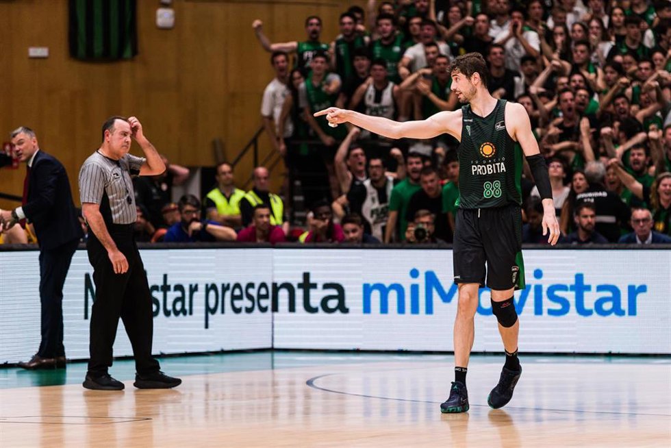 Archivo - Anter Tomic of Club Joventut Badalona gestures during the ACB Liga Endesa Semi Finals Playoff Game 3 match between Club Joventut Badalona and FC Barcelona at Palau Olimpic de Badalona on June 08, 2022 in Badalona, Barcelona, Spain.