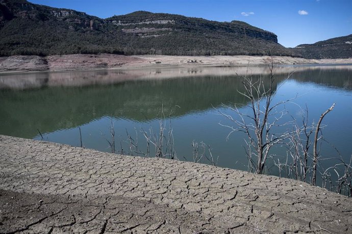 Imágenes de la sequía en el pantano de Sau, a 27 de marzo de 2023, en Vilanova de Sau, Barcelona, Catalunya (España). El Ayuntamiento de Barcelona ya ha implementado medidas extremas en su plan de emergencia para hacer frente a la sequía, que incluyen l