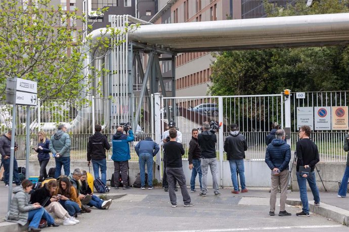 Hospital de Milán donde permanece ingresado Silvio Berlusconi