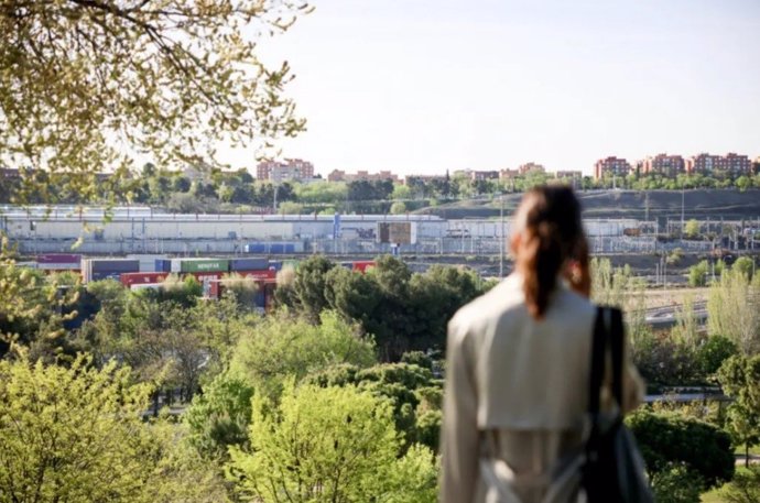 La portavoz de Más Madrid, Rita Maestre, presenta Nuevo Sur desde el parque Tierno Galván