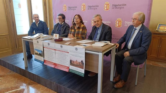 En el centro de la imagen la diputada provincial Raquel Contreras y a su derecha el director de la Institución Fernán González, René Jesús Payo.