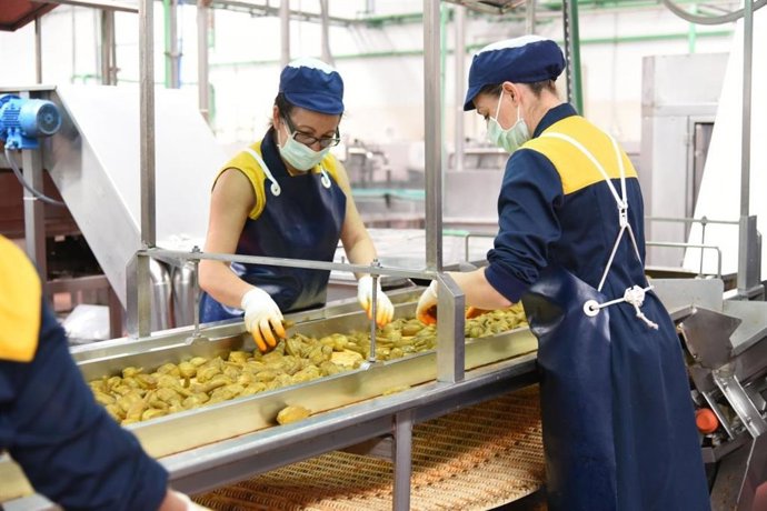 Archivo - Trabajadoras