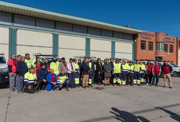 La presidenta de la Diputación de Palencia con las cuadrillas del Plan Forestal.