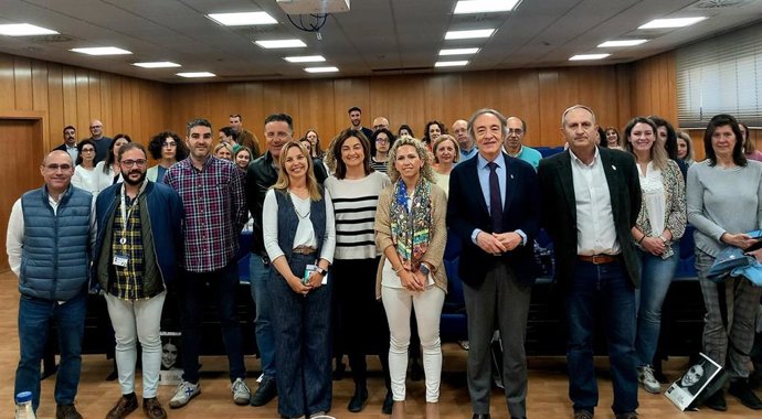 Dentistas adheridos al Programa de Atención Bucodental Infantil de Andalucía actualizan conocimientos.