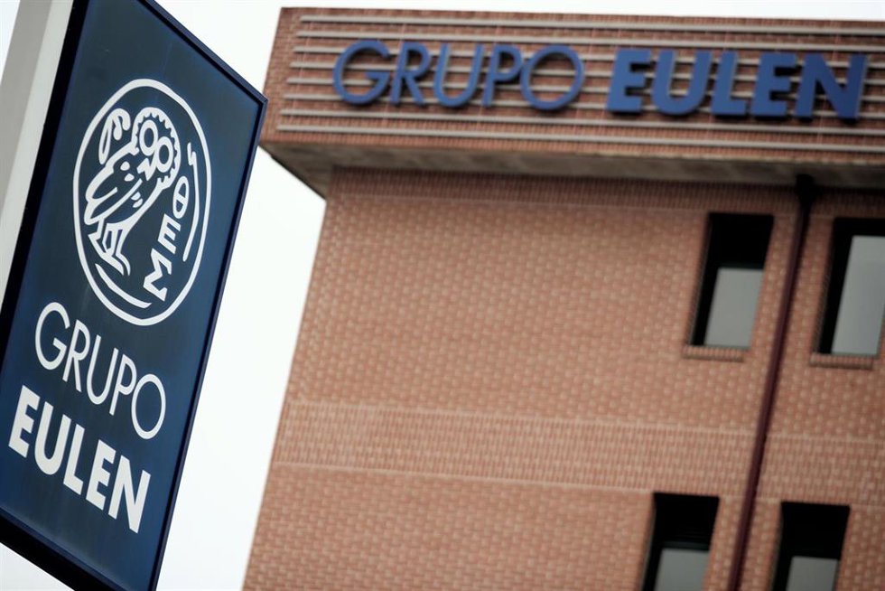 Archivo - Logo del Grupo Eulen, la multinacional de servicios externalizados en la sede de Madrid (España)