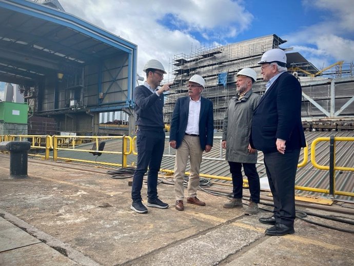 Floro, en el astillero de Armón