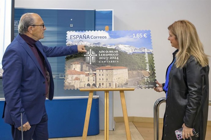 El Consejero De Industria, Turismo, Innovación, Transporte Y Comercio, Javier López Marcano Y La Directora De Filatelia De Correos, Leire Díez Castro, Presentan El Sello De Correos Del Año Jubilar Lebaniego