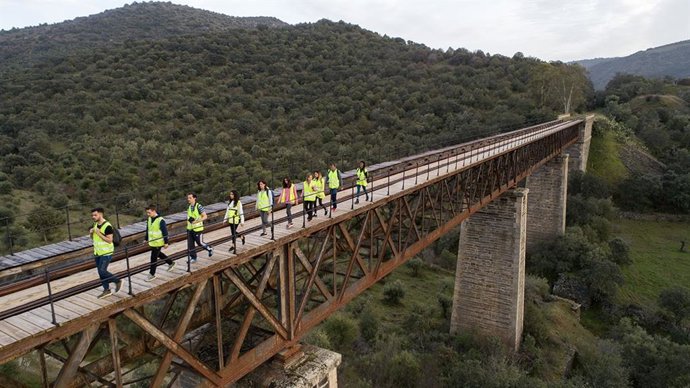 Archivo - Salamanca acogerá el 26 de marzo el I Trail Camino de Hierro con 17 kilómetros de carrera entre túneles y puentes