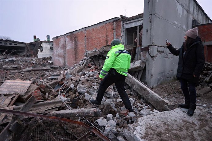 Archivo - Un edifici en runes després de l'impacte d'un projectil rus a Ucrana
