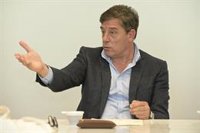 El delegado del Gobierno traslada todo el "apoyo" a los familiares de las víctimas del accidente de Xove