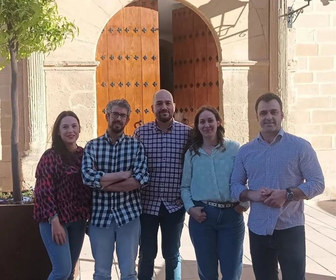 Diego Soriano, primero por la derecha, con el resto de concejales del PSOE en el Ayuntamiento de Begíjar