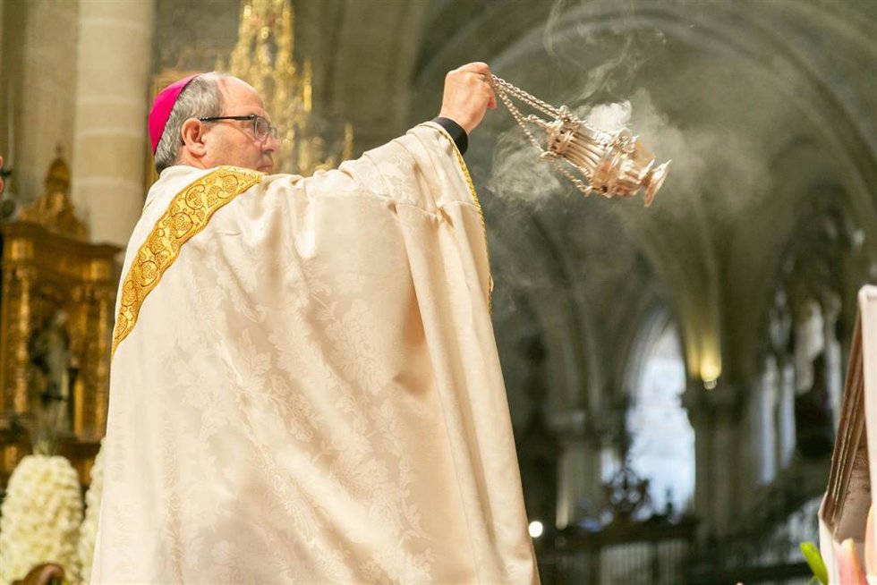 Archivo - El arzobispo de Toledo, Francisco Cerro Chaves, en la celebración del Corpus Christi 2020.